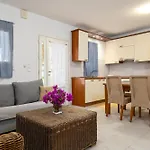 بيت للعطل Kriolithos