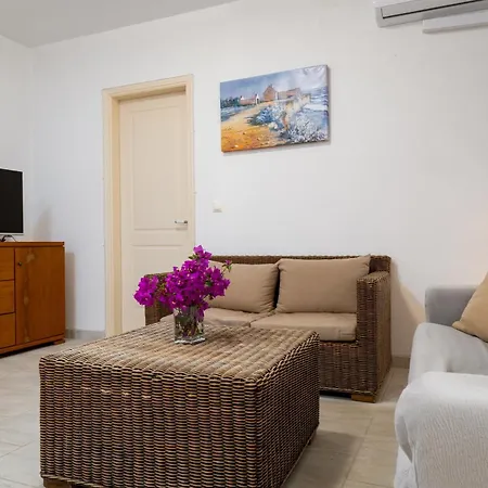 Kriolithos Semesterbostad