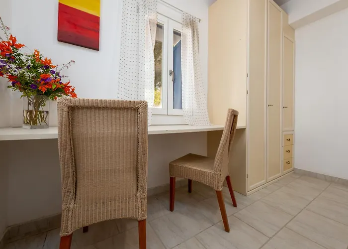 Kriolithos 펜션 Páros